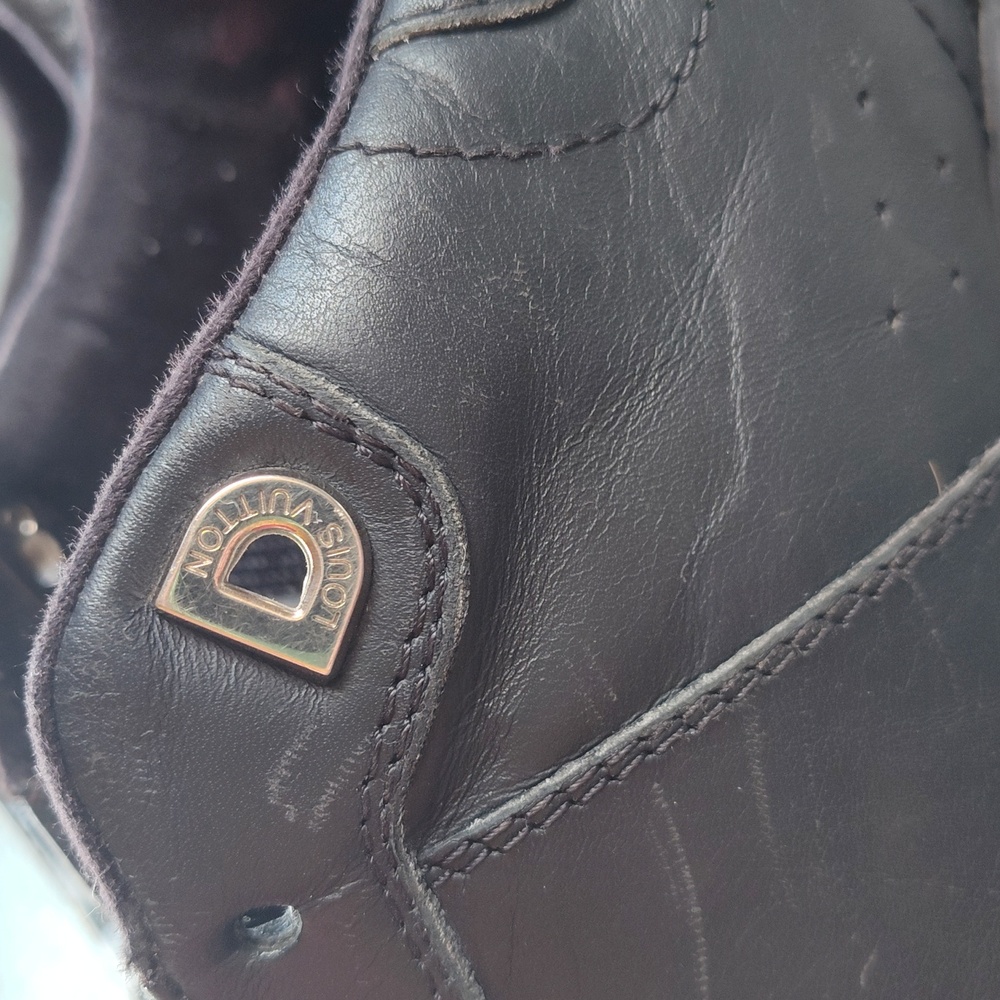 Louis Vuitton Men's Sneakers. With original Louis Vuitton bags for each shoe. - Picture 9 of 16